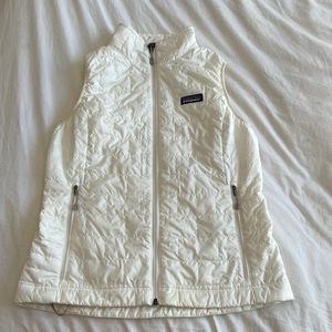 Never worn white womens patagonia vest.
